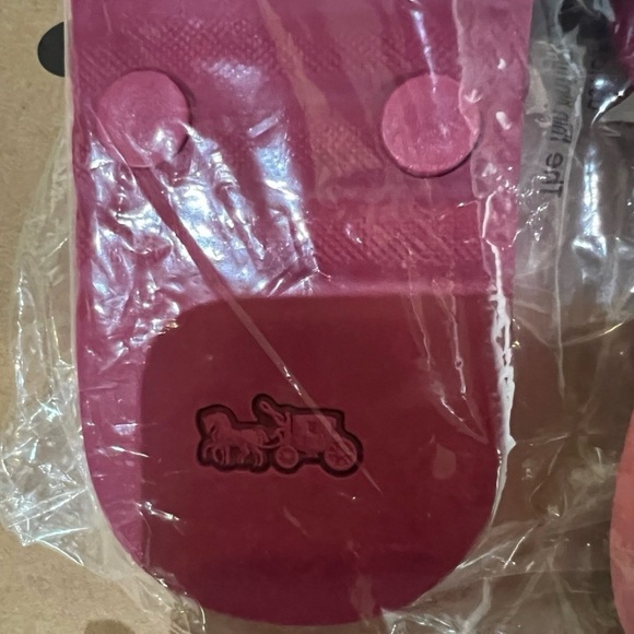 NWT COACH Zayn Flip Flop w Cherry Print SIZE 6 Limited Edition AUTHENTIC - Picture 6 of 11